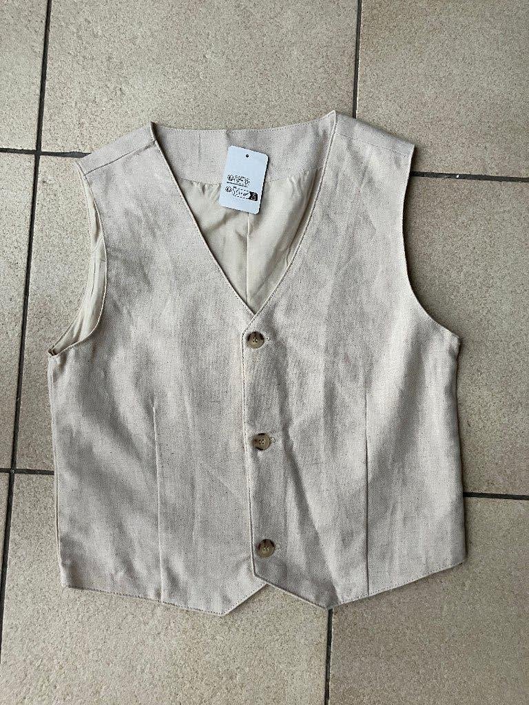 Nieuwe beige gilet - maat 146 / 152, Kinderen en Baby's, Ophalen of Verzenden, Nieuw, Jongen, Trui of Vest
