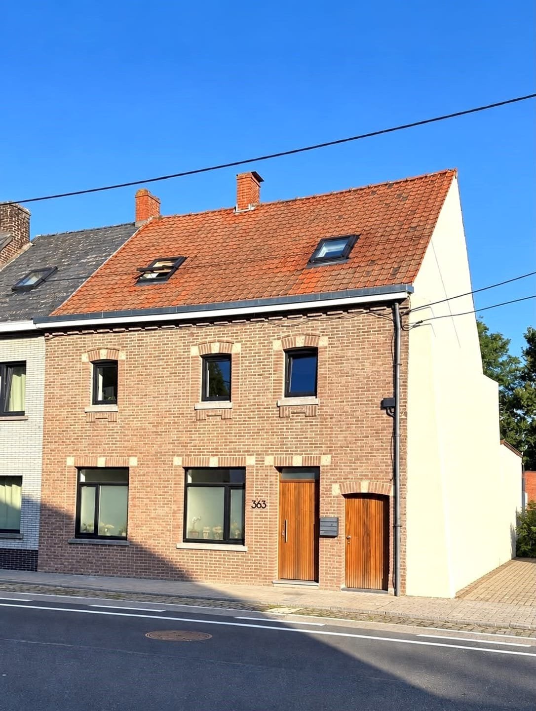 ZEER RUIME INSTAPKLARE HOEKWONING | 5 SLPKS | 221 M², 5 kamers, Provincie West-Vlaanderen