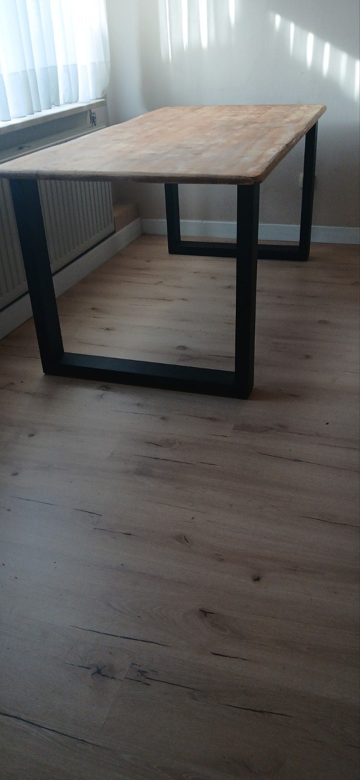 Table à manger en bois avec pieds en métal, Enlèvement