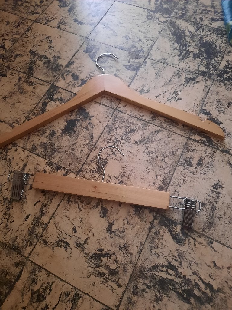 Lot de cintres, Vêtements | Femmes, Cintres, Enlèvement, Comme neuf, Bois, Adultes