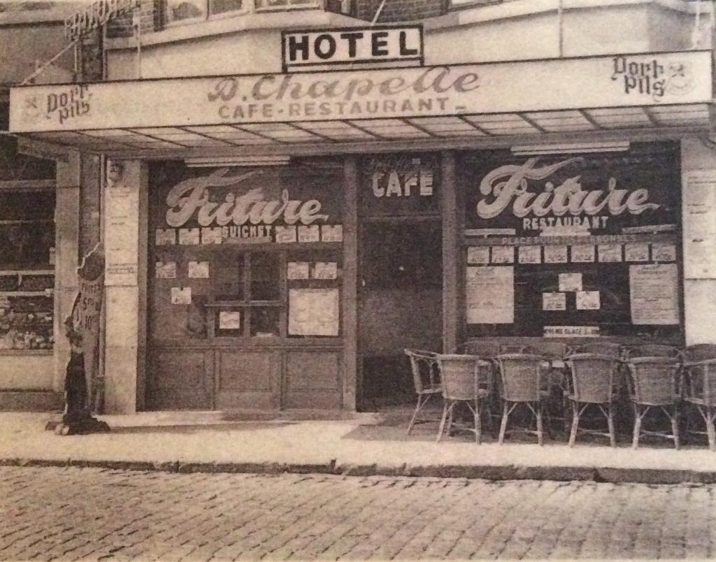 Reproduction photo : Café Chapelle à Dinant. Pub: Dort pils, Audio, Tv en Foto, Ophalen of Verzenden, Nieuw