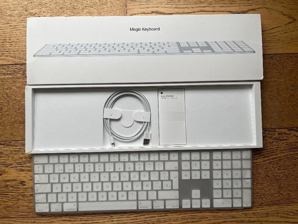 Apple Magic Keyboard (in originele doos), Computers en Software, Verzenden, Zo goed als nieuw, Draadloos, Qwerty
