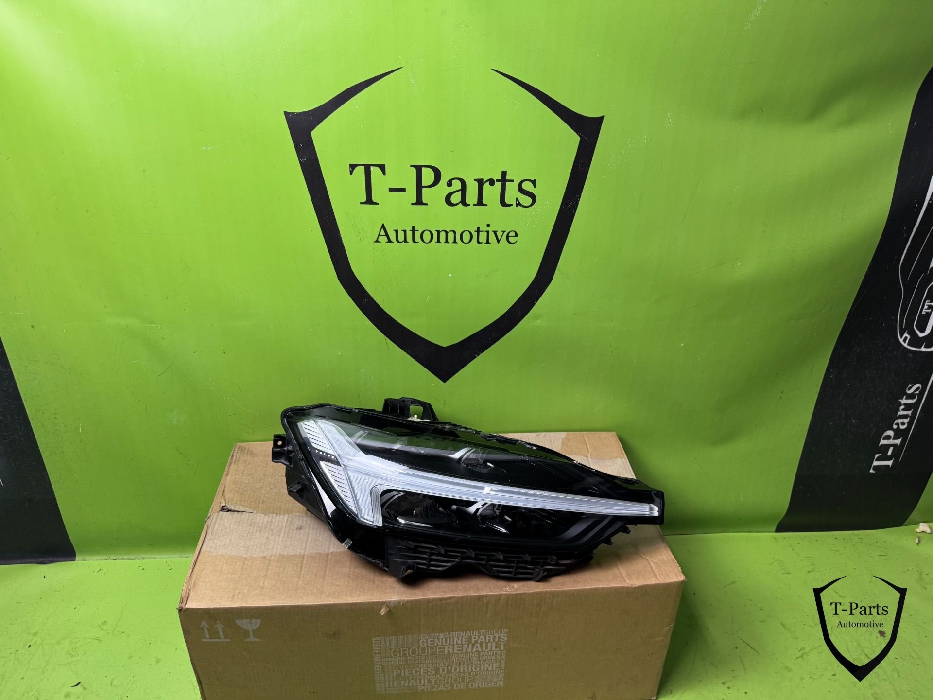 Ampoule de phare droit Volvo XC60 32404706, Gunnar Engellaus vag 8
405 31  Gothenburg, SE, Info@volvocars.com, Volvo Car Corporation