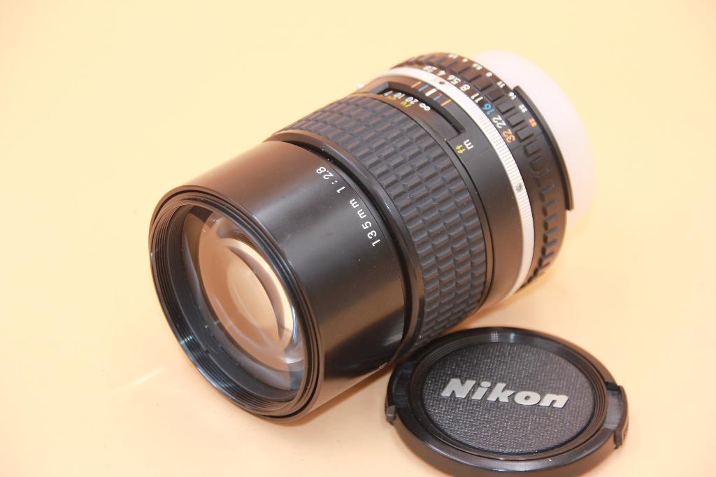 NIKON AIS E 135/2.8 NEUF, Enlèvement ou Envoi, Comme neuf, Reflex miroir, Nikon