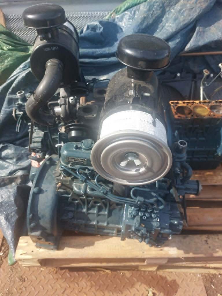 motor kubota 4 cyl 2 stuks,3de voor onderdelen, Enlèvement