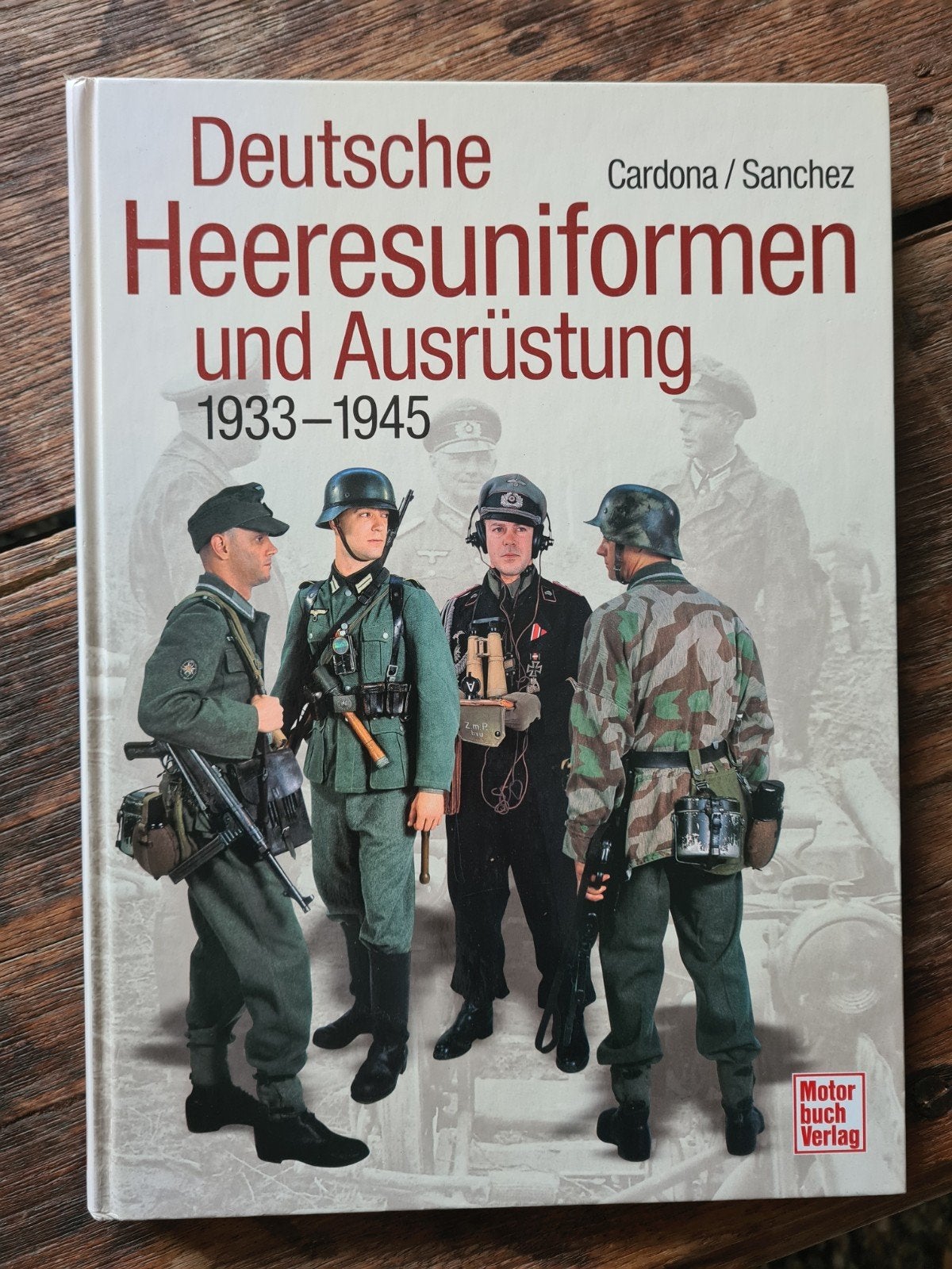 naslagwerk Deutsche Heeresuniformen und Ausrüstung 1933–1945, Ophalen