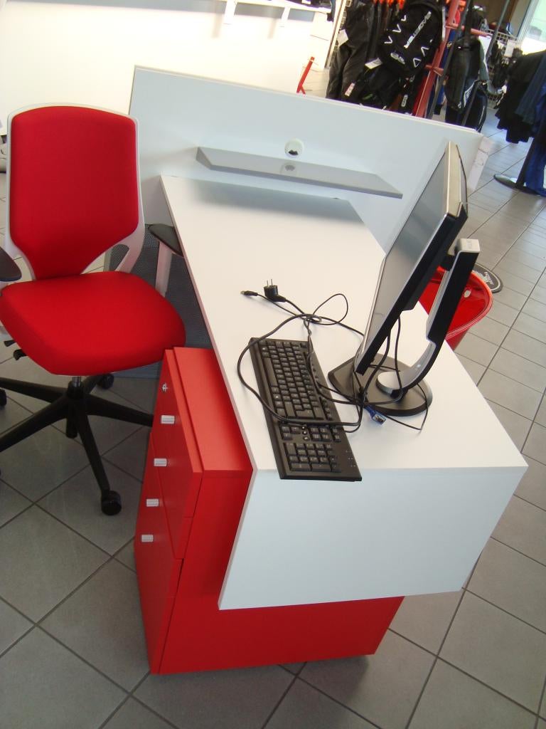 nieuwe bureau met stoel & ladenblok, Ophalen