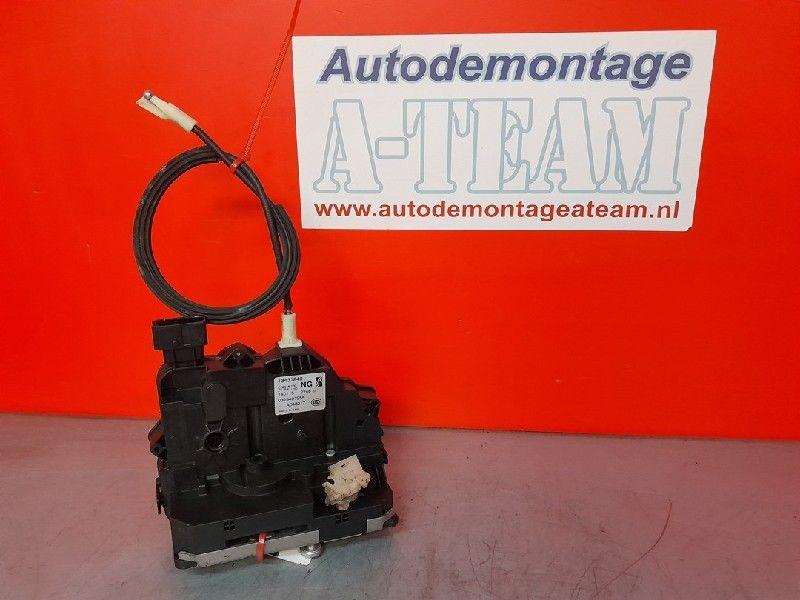 SERRURE DE PORTE RODS AVANT DROIT Opel Corsa E (13431840), Utilisé, Opel