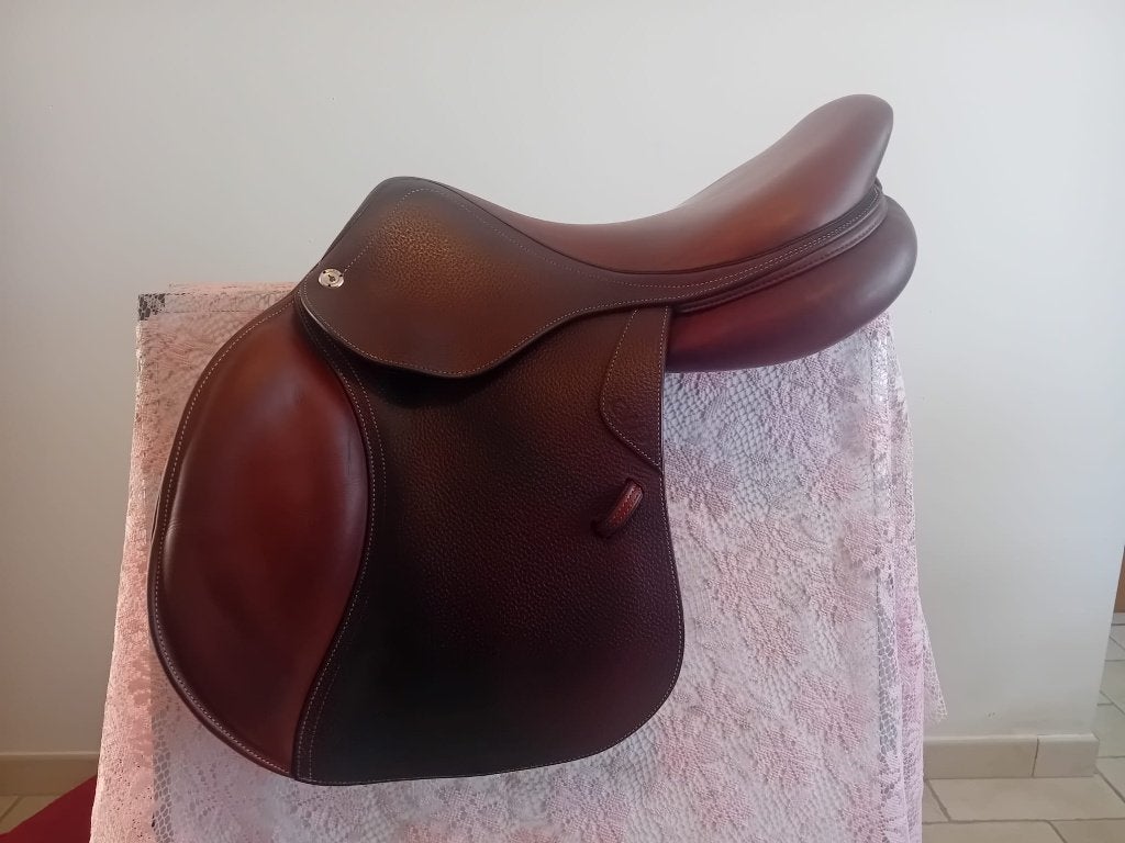 CWD springzadel in absolute topstaat 17,5 inch