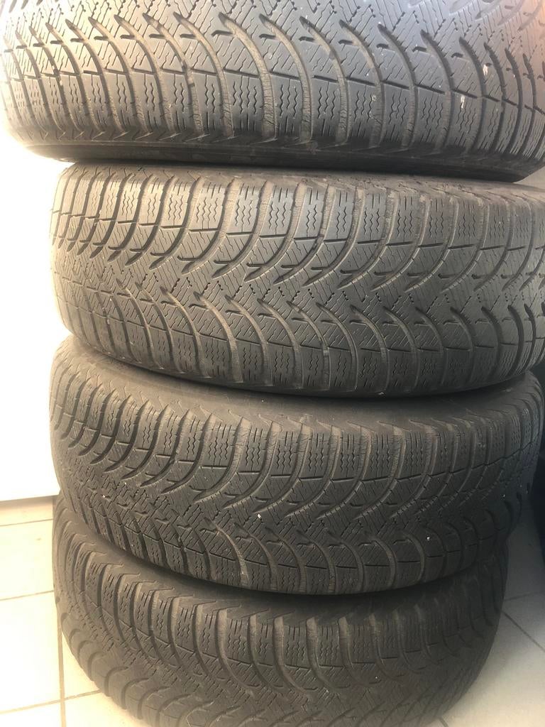 Toyota winterbanden set  op stalen velgen., Auto-onderdelen, Banden en Velgen, Ophalen, Gebruikt, 15 inch, Velg(en)