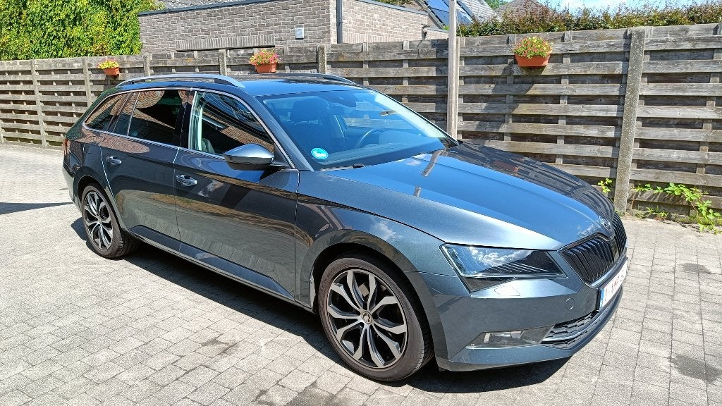 Skoda Superb 3V 2.0 tdi DSG, Autos, Skoda, Argent ou Gris, Achat, 2000 kg, Noir