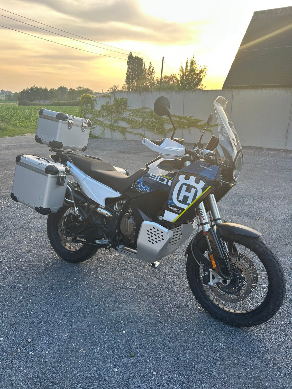 Husqvarna Norden 901 Expedition, Motoren, Particulier