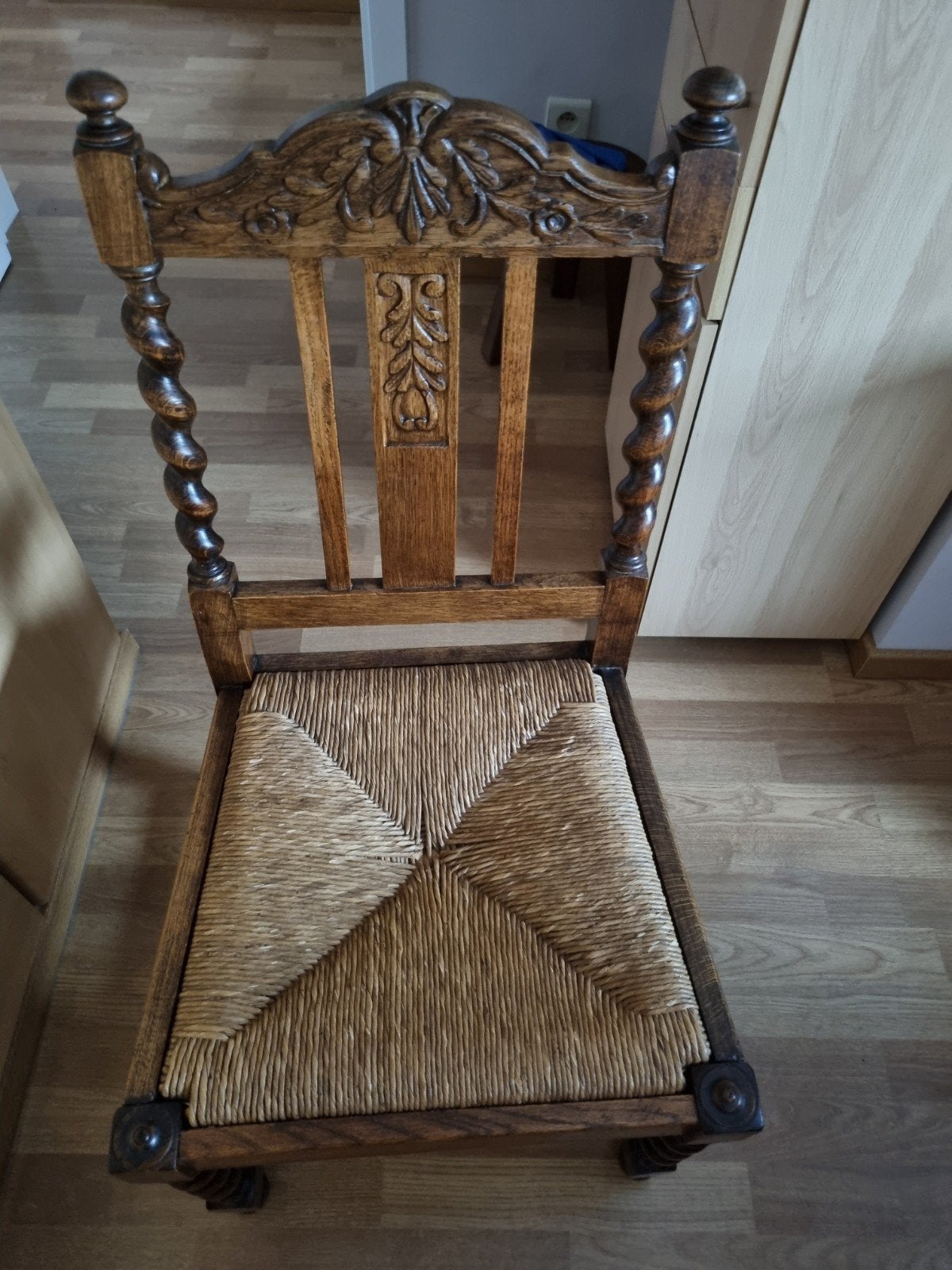 6 antieke stoelen in goede staat, Ophalen