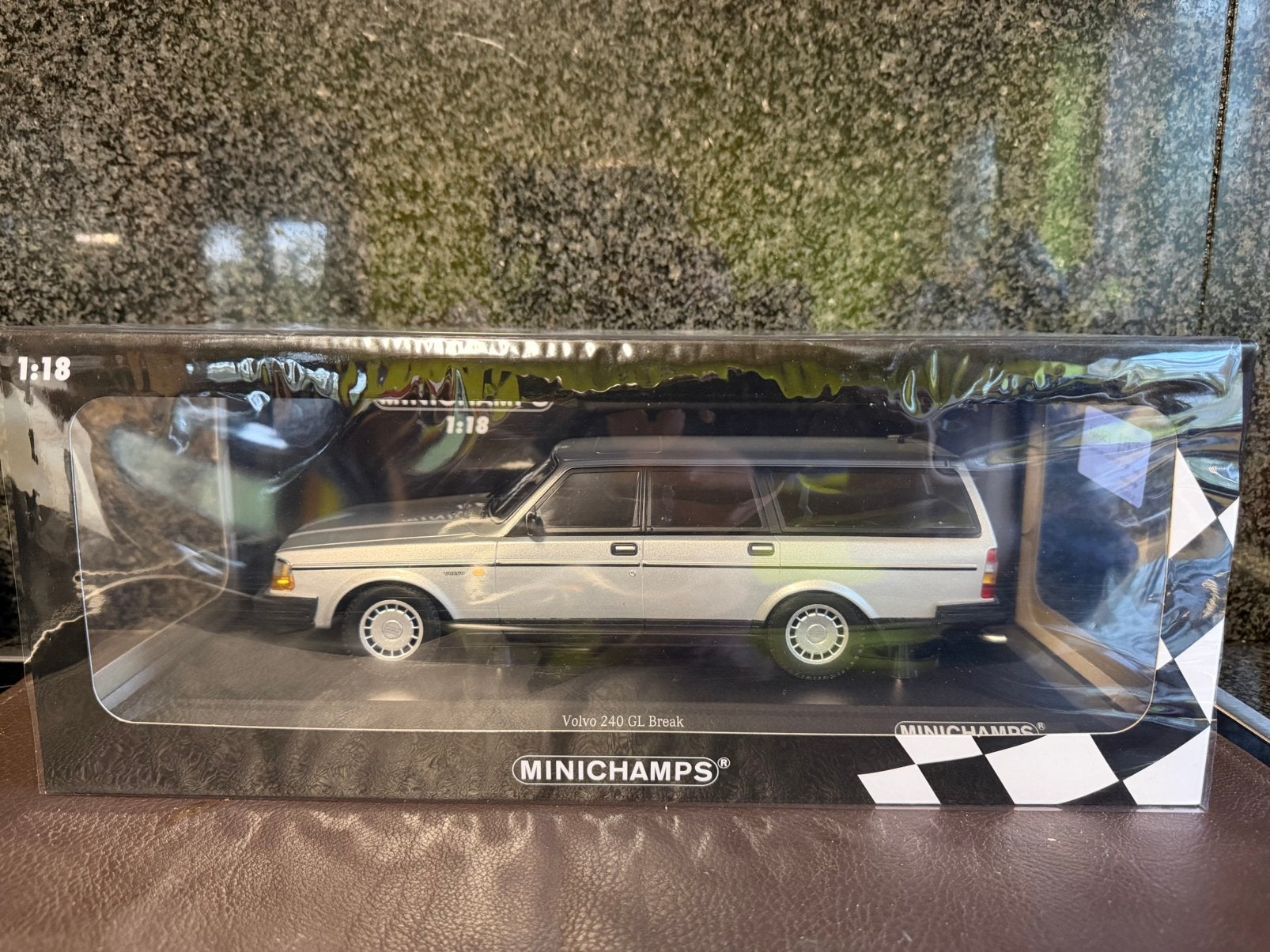Volvo 240 GL Break argent 1/18 Minichamps édition limitée, Enlèvement ou Envoi, Comme neuf, Voiture, MiniChamps