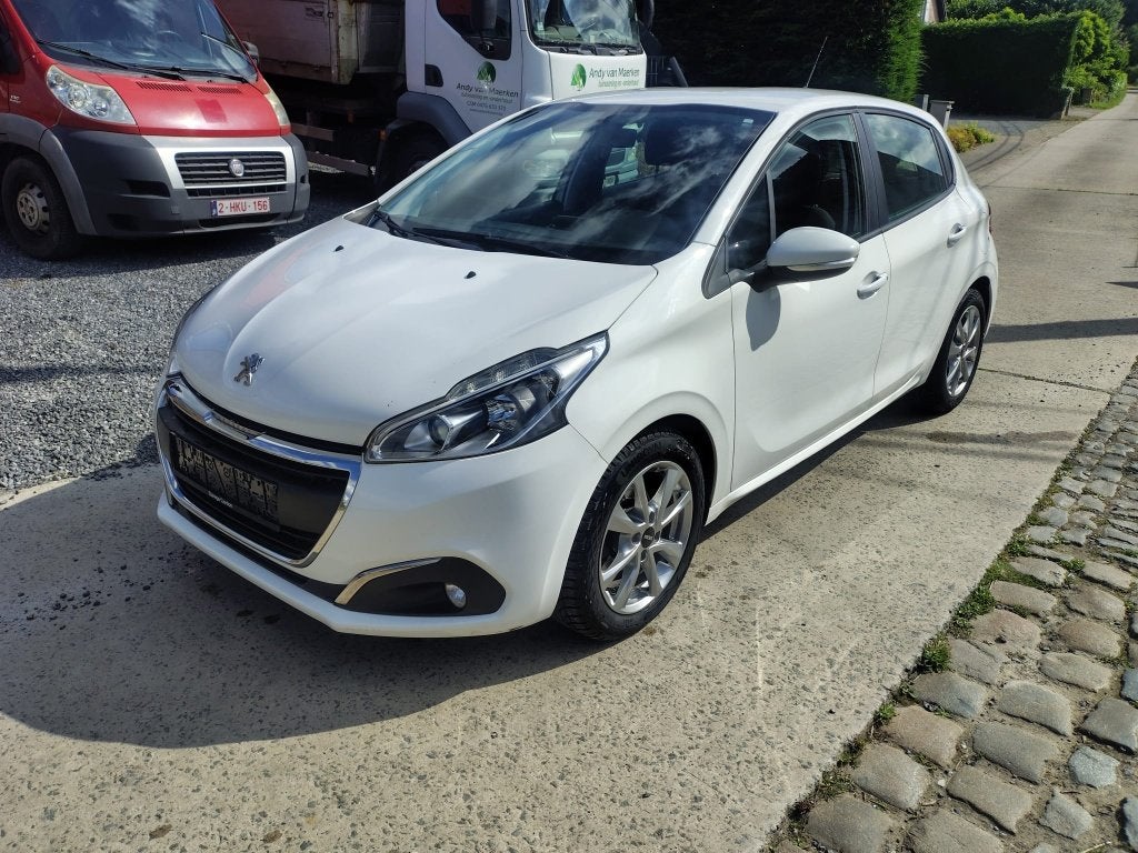 Peugeot 208 benzine, Voorwielaandrijving, Stof, Wit, Bedrijf