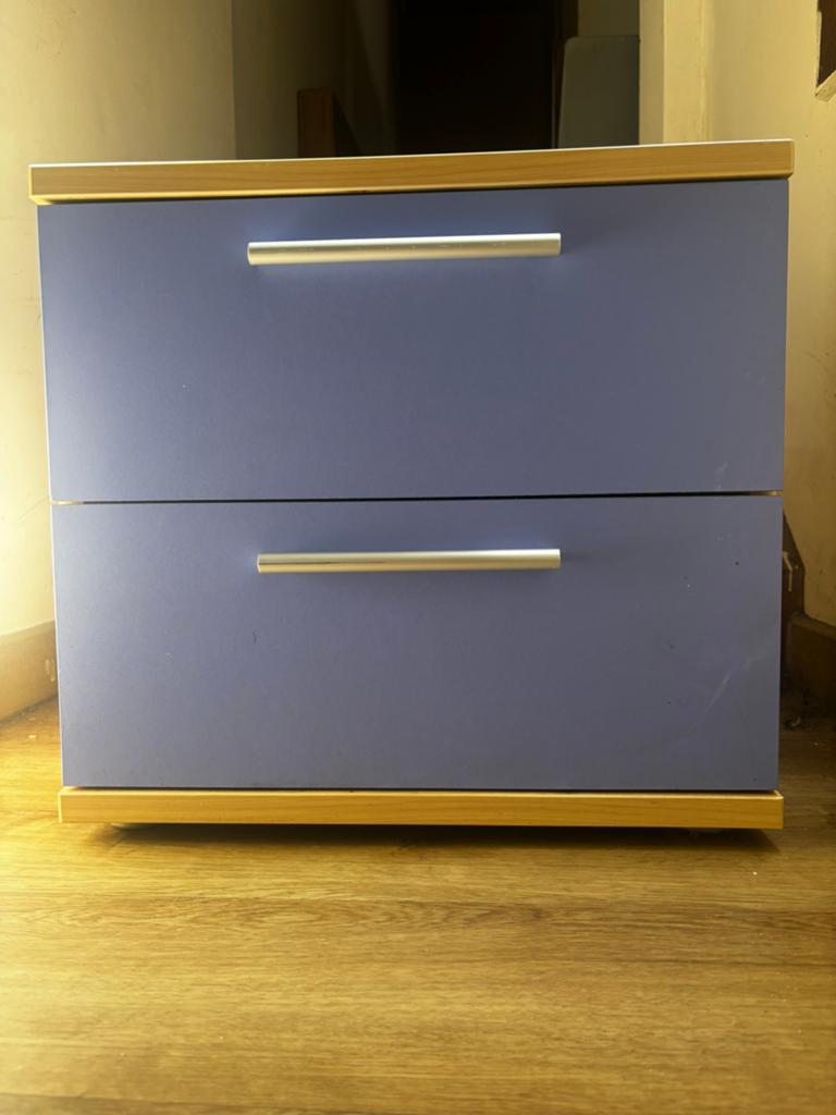 Blauwe ladekast met 2 lades – goedkoop – direct beschikbaar, Huis en Inrichting, Kasten | Ladekasten, Ophalen, Overige materialen
