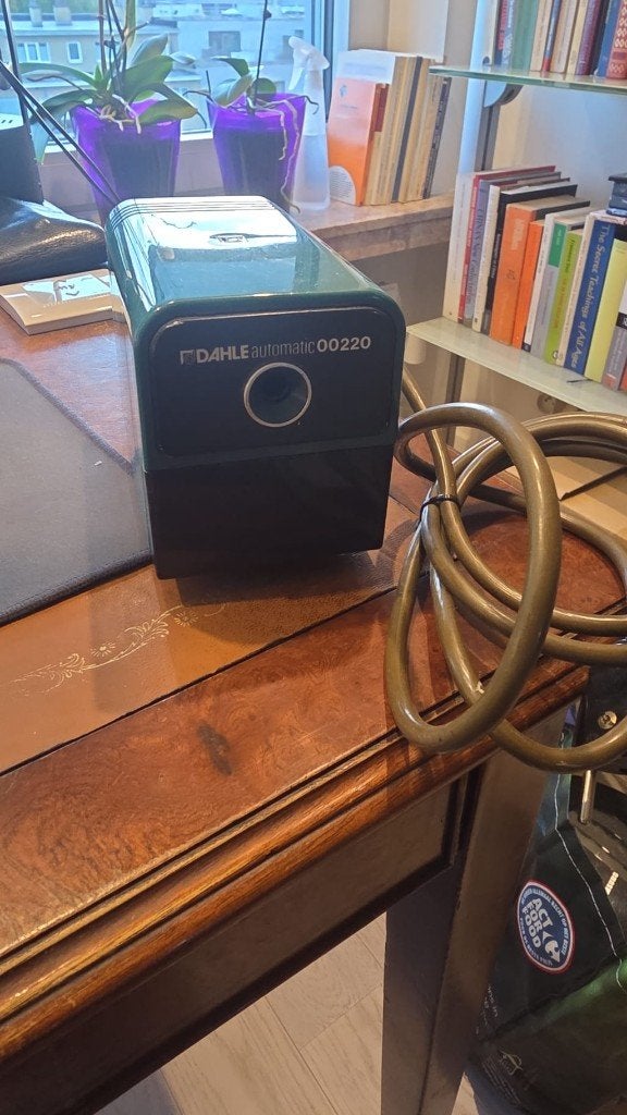 Electric pencils sharpner (vintage), Antiek en Kunst, Ophalen