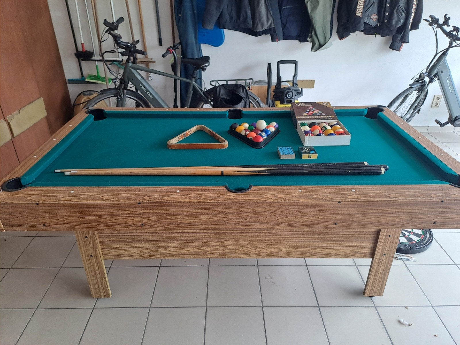 Kit de billard complet : table de billard, 2 sets de balles,, Sports & Fitness, Billards & Billards américains, Table de billard
