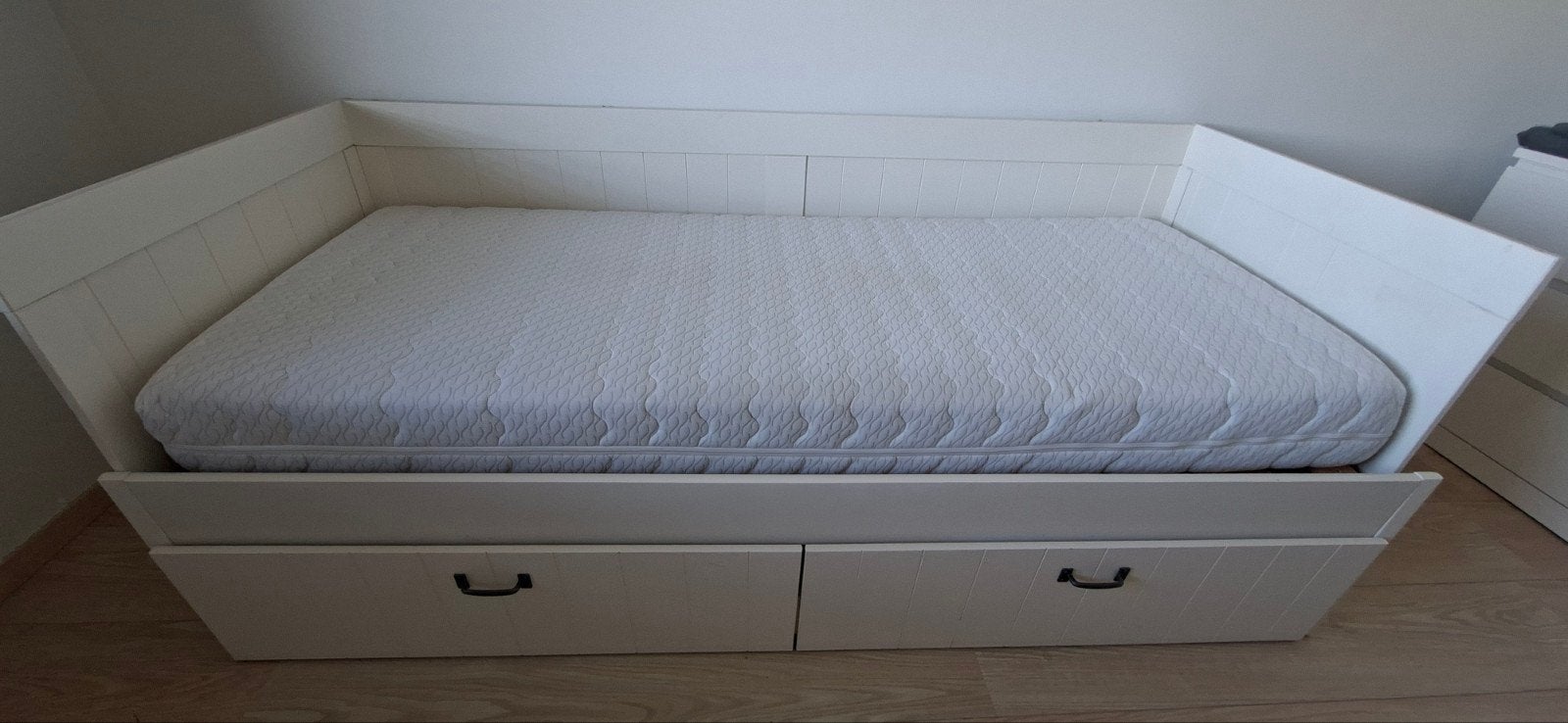 Bedbank met 2 matrassen, Huis en Inrichting, Slaapkamer | Slaapbanken, Ophalen, Eenpersoons, Wit, Zo goed als nieuw