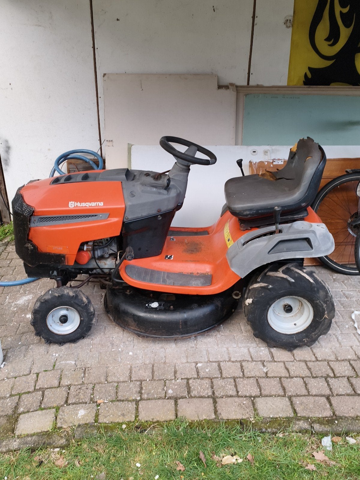 Husqvarna grasmachine.moter ok.schuurvondst, Enlèvement