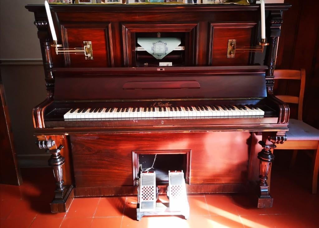 Piano - muurpiano, Muziek en Instrumenten, Piano's, Ophalen, Gebruikt, Bruin, Piano