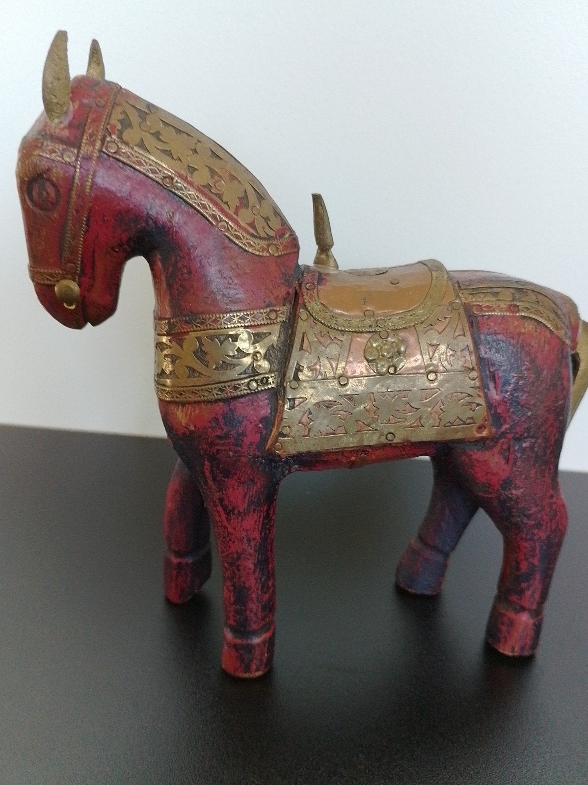 Marwari houten paardje uit India, Antiek en Kunst, Rood, India, Ophalen of Verzenden