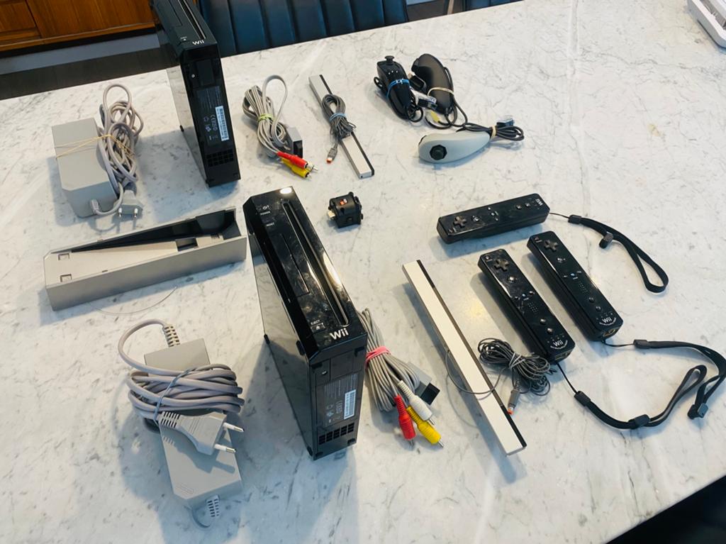 Ultra uitgebreide Nintendo Wii set, bekijk beschrijving, Ophalen, Zo goed als nieuw, Met 3 controllers of meer, Met games