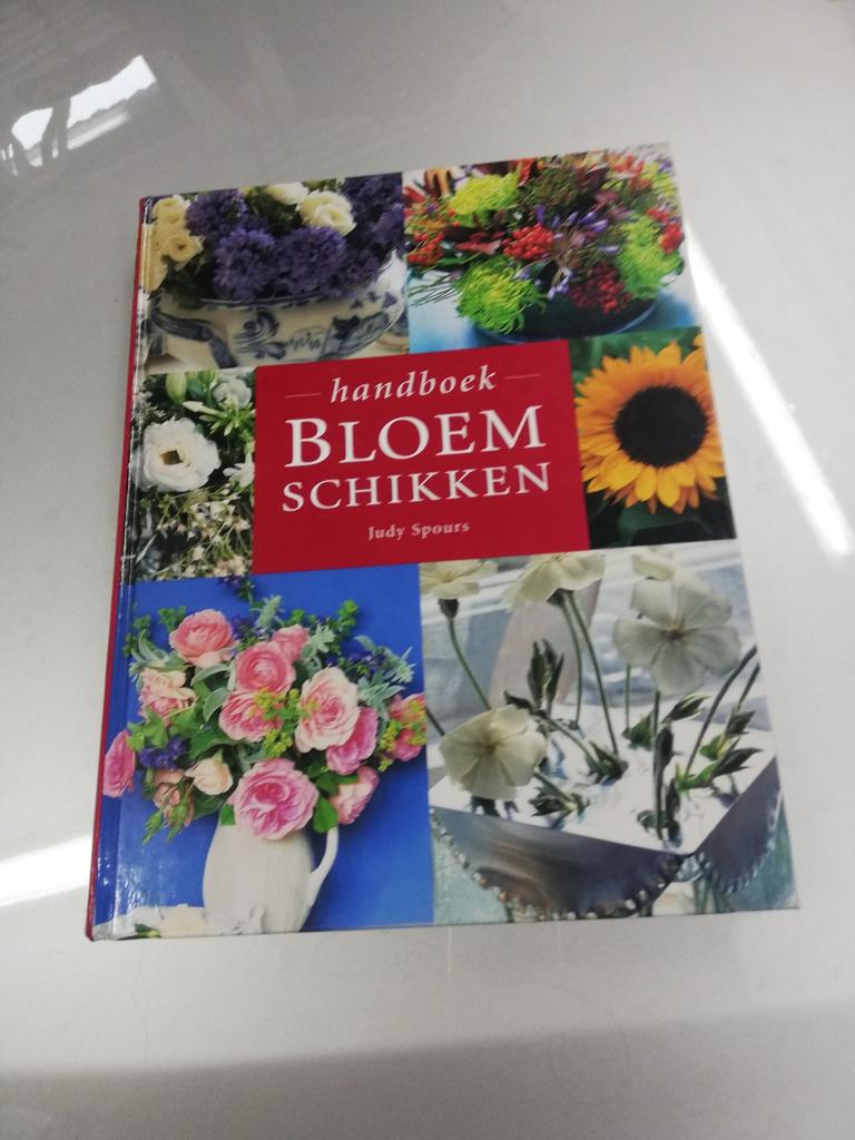Boek bloemschikken Judy Spours, Boeken, Ophalen