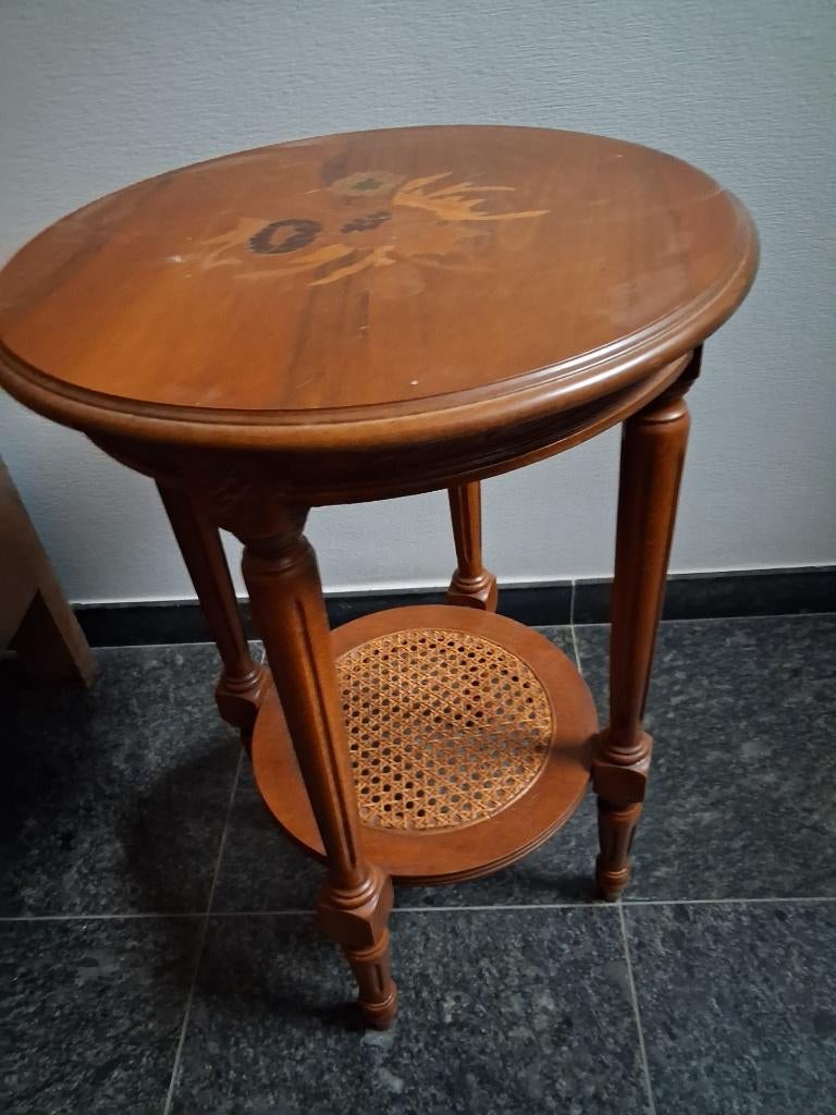Guéridon ancien, Enlèvement