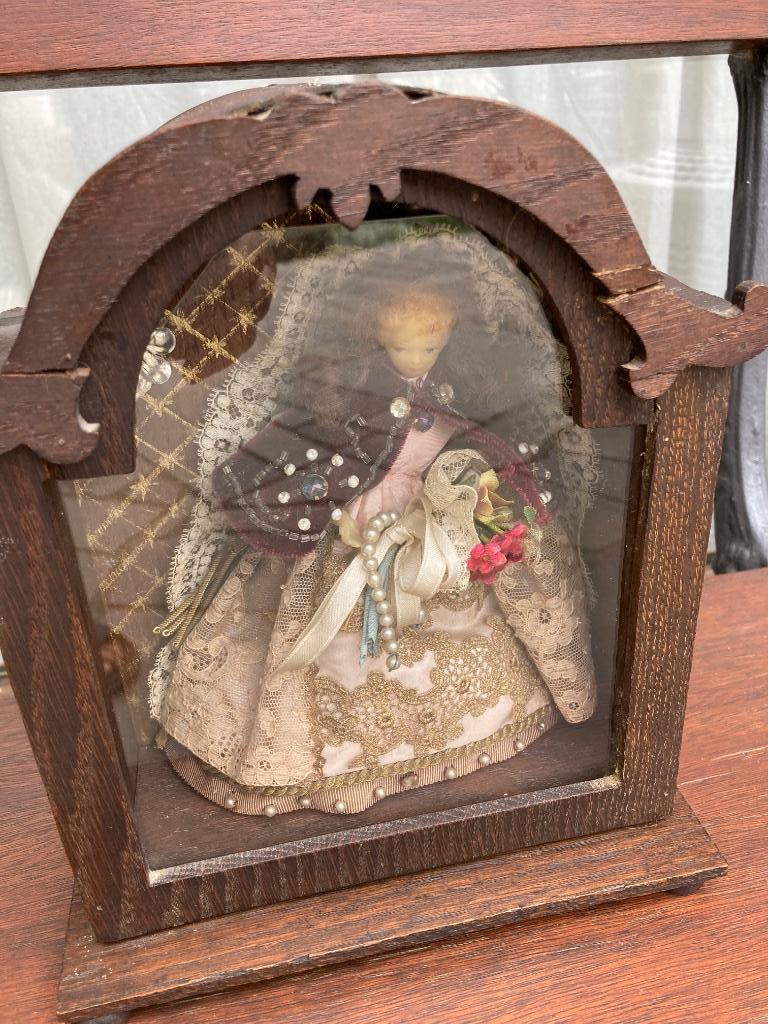 Wassen dame in houten stolp, Antiek en Kunst, Ophalen