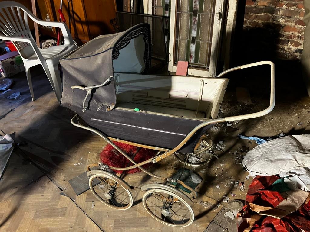 Poussette landau ancien vitrine decoration, Enlèvement