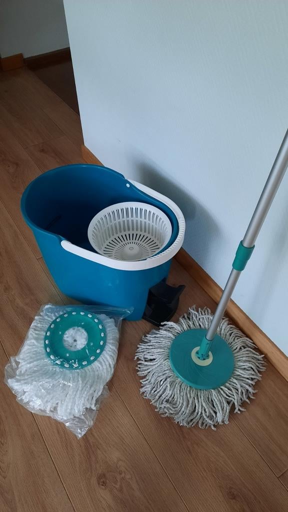 Uitwringemmer met pedaal/ 2 vloermoppen en steel, Ophalen