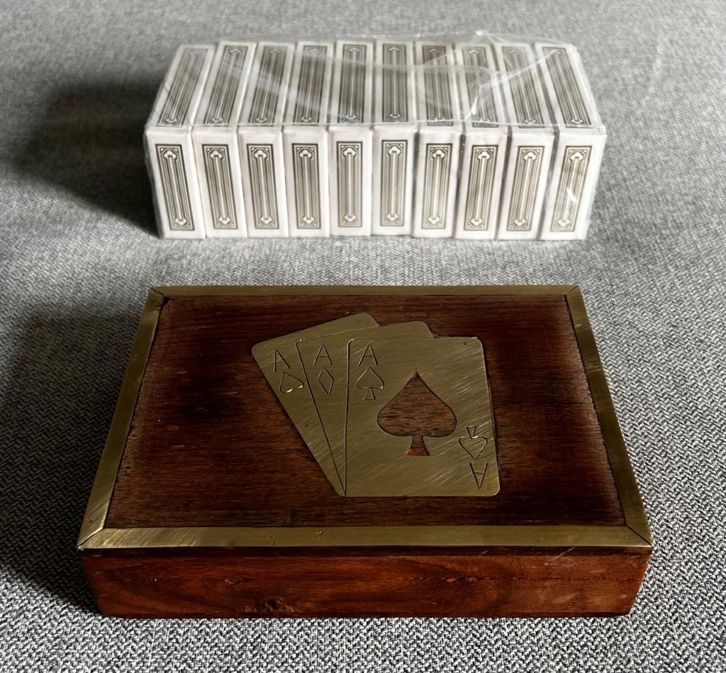 Doos voor 2 kaartspellen + 10 kaartspellen (nieuw), Hobby en Vrije tijd, Vijf spelers of meer, Ophalen of Verzenden, Gebruikt
