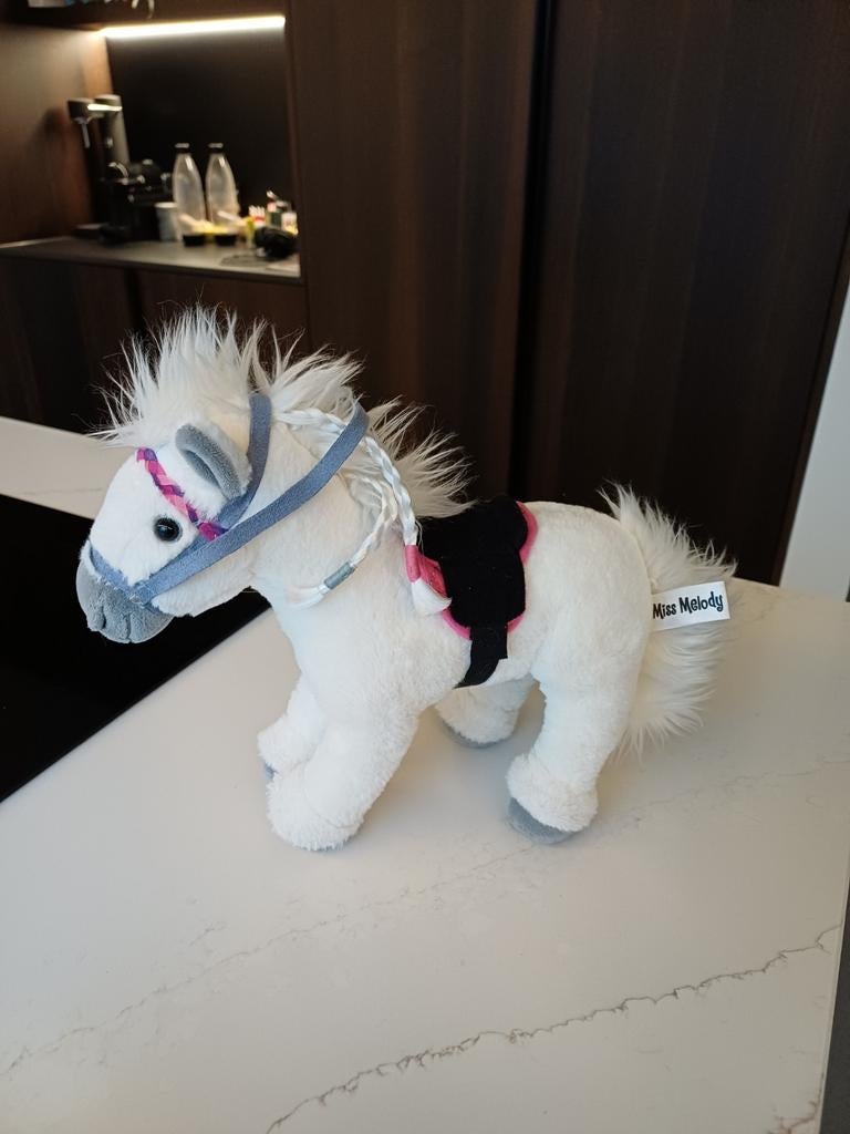 Miss Melody knuffelpaard, Ophalen