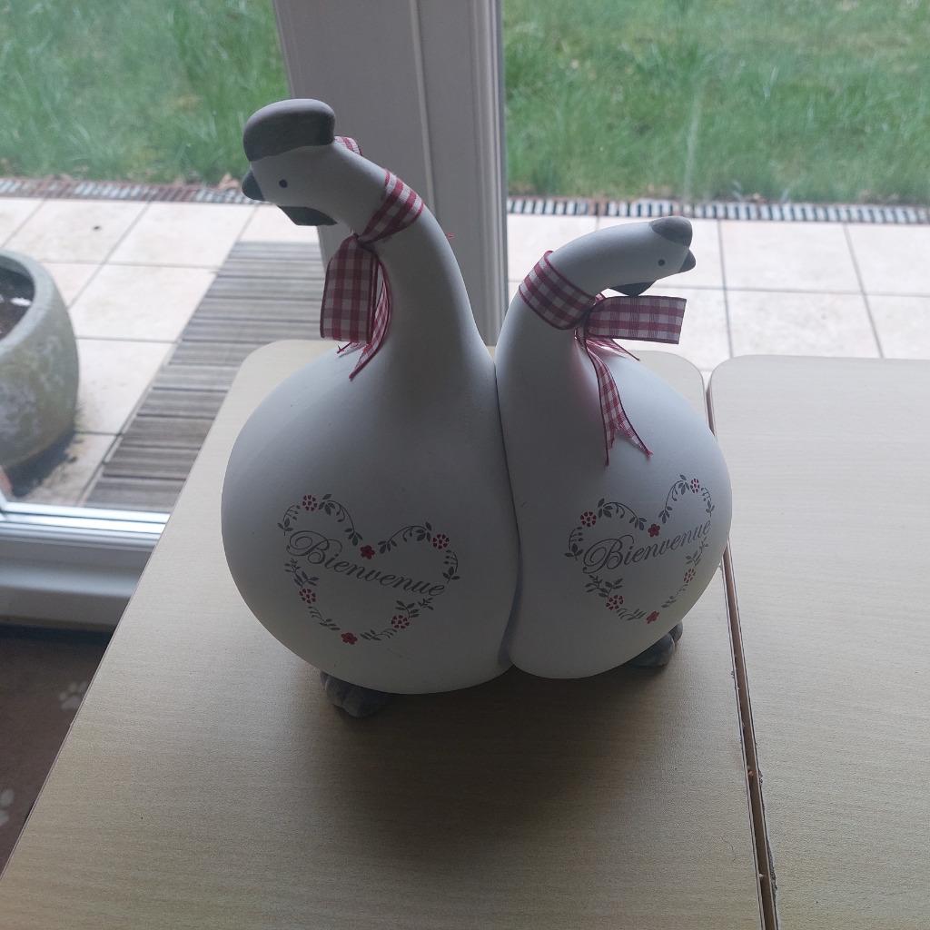 2 poules en plâtre, Enlèvement, Comme neuf