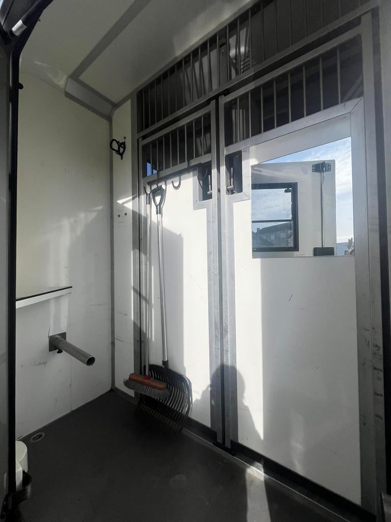 STX Paardencamionette te huur, Enlèvement, Comme neuf