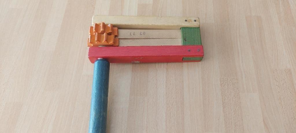 Vintage oud houten draaiende rammelaar, Antiek en Kunst, Ophalen