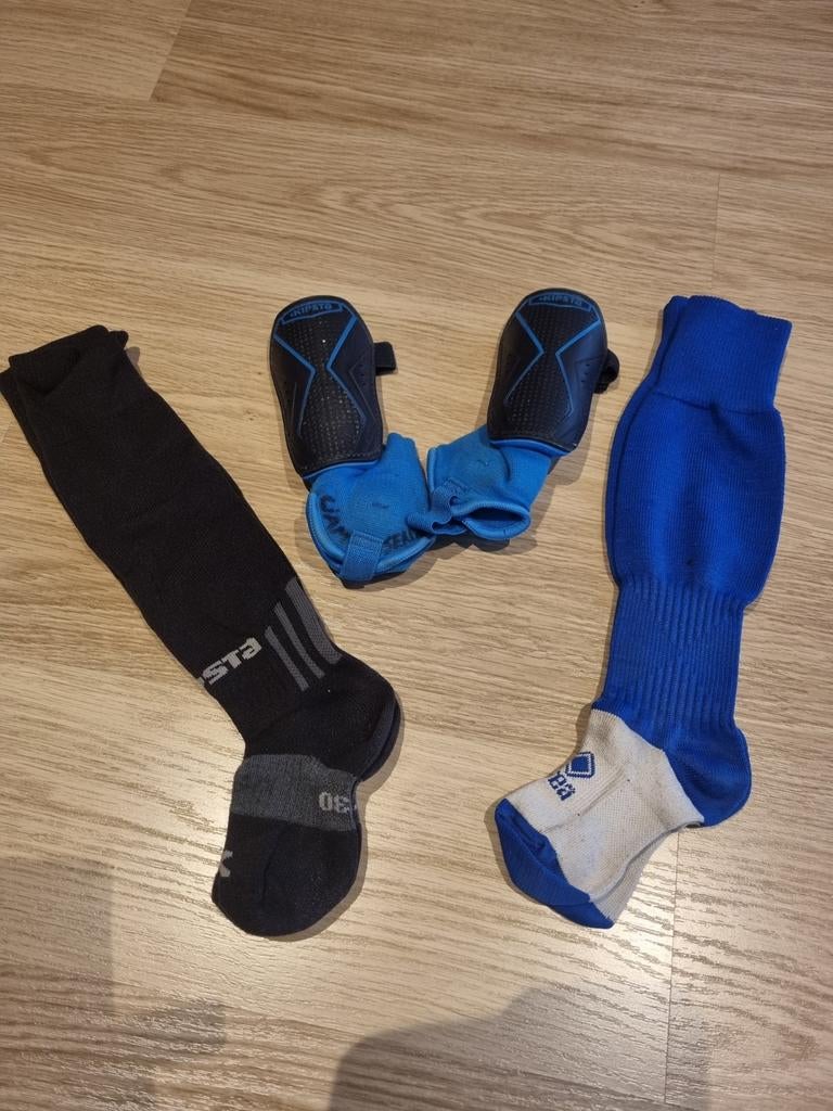 Voetbal sokken en scheenlappen maat 27-30, Ophalen of Verzenden