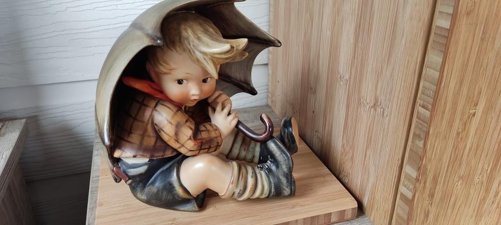 Hummel mannetje onder paraplu (Umbrella boy), Verzamelen, Ophalen of Verzenden, Zo goed als nieuw, Hummel