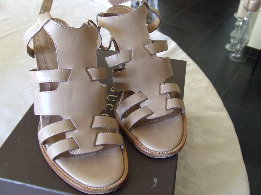 Elegante zomerschoenen met hakje "Tod's"  mt 39, Schoenen met lage hakken, Beige, Ophalen of Verzenden, Zo goed als nieuw