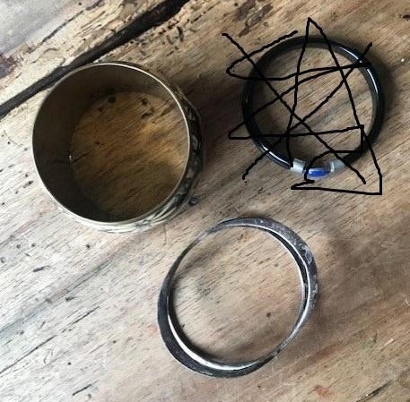 Deux bracelets, un Desigual et un en argent, Bijoux, Sacs & Beauté, Enlèvement ou Envoi, Utilisé, Bleu