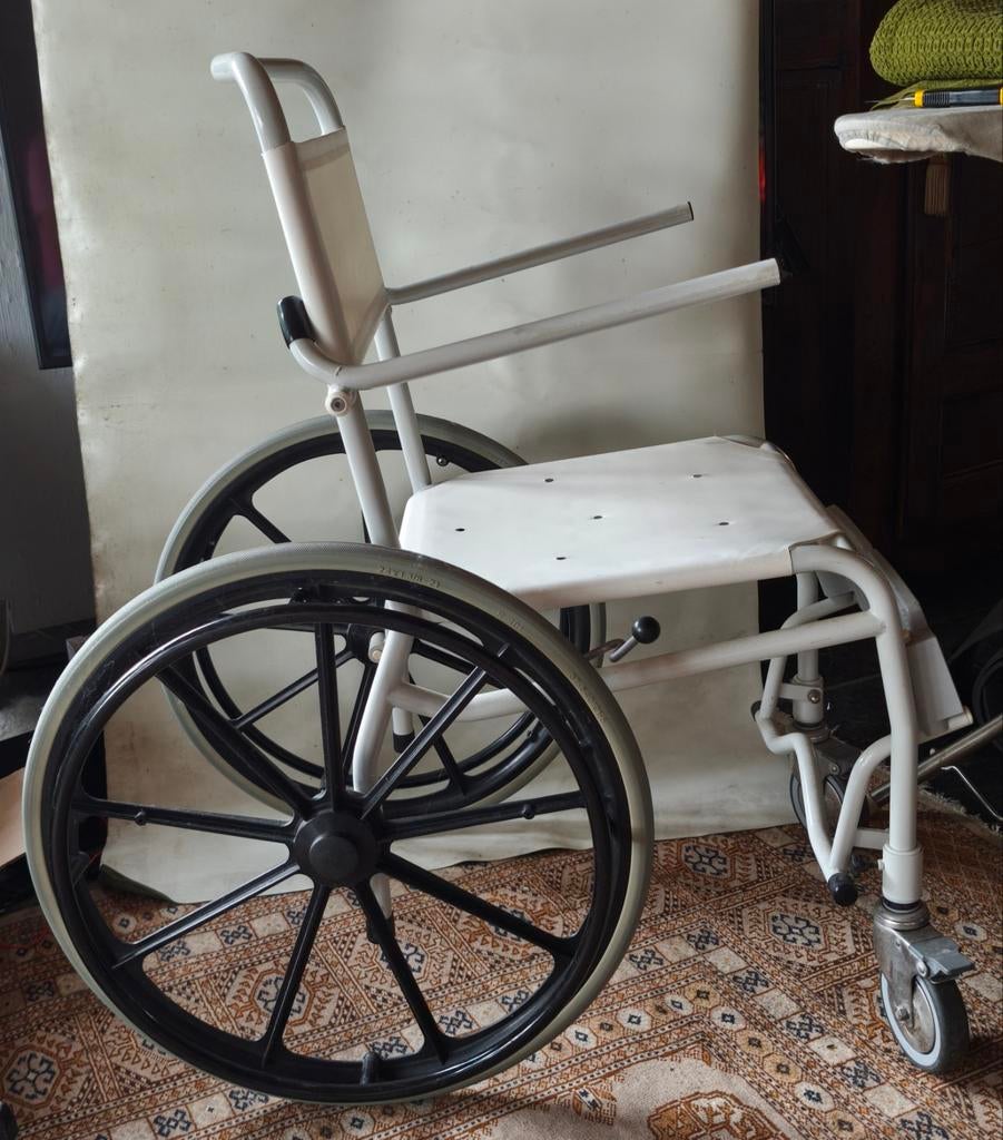Linido Chaise de douche pour fauteuil roulant, Divers, Enlèvement, Comme neuf