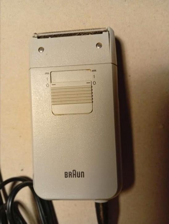 BRAUN vintage elektrisch scheerapparaat, Elektronische apparatuur, Ophalen of Verzenden, Gebruikt, Scheren en Epileren
