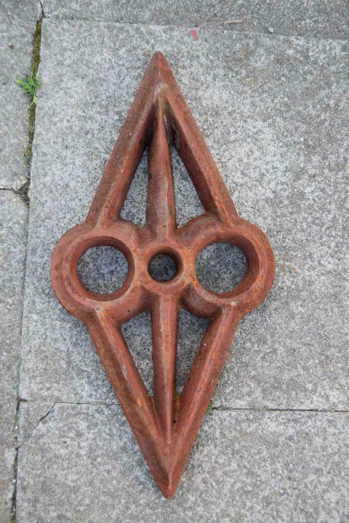 Ancrage en fonte ,tirant en fonte ouvragée(jamais utilisé), Services & Professionnels, Rénovation de Façade & Jointoyeurs, Rénovation de façade