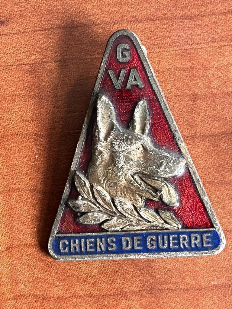 Chiens de Guerre, 10 G.V.A, sigle G.V.A, émail, Enlèvement ou Envoi, Armée de terre