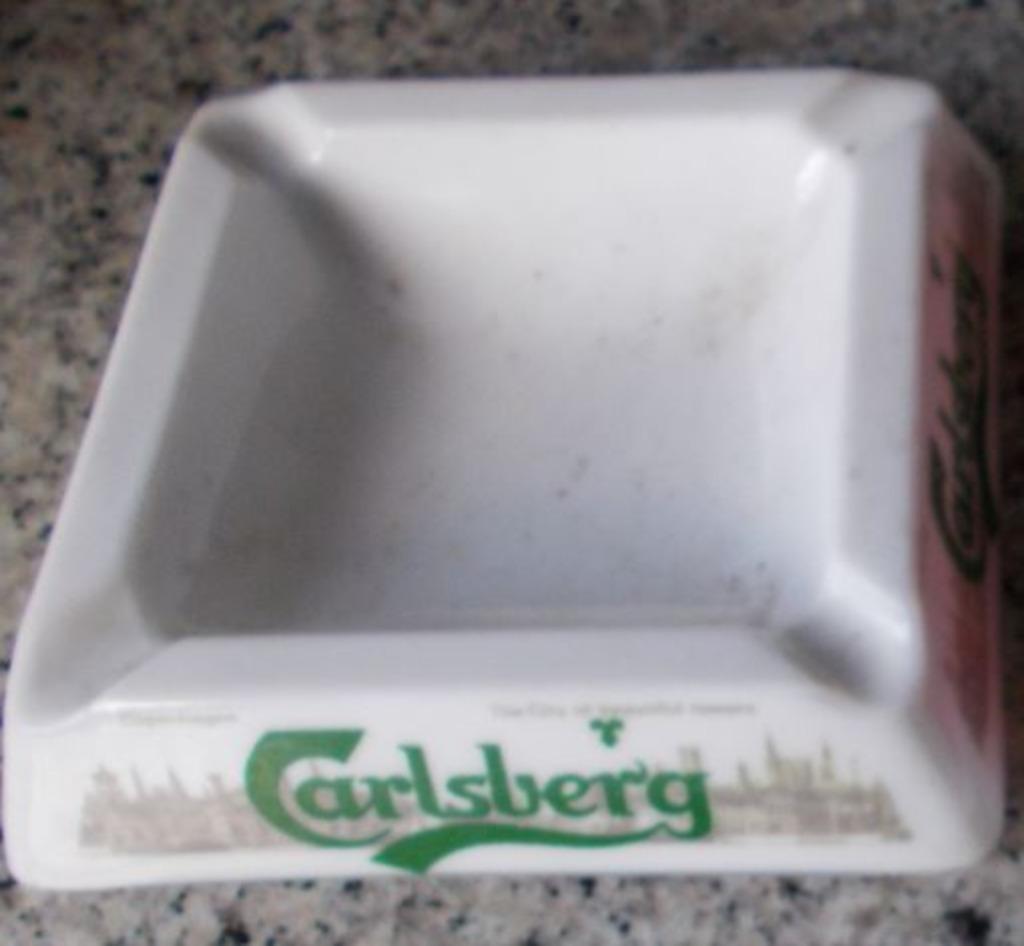 ASBAK CARLSBERG  - 18 x 18 cm, Ophalen of Verzenden, Zo goed als nieuw, Overige typen, Overige merken