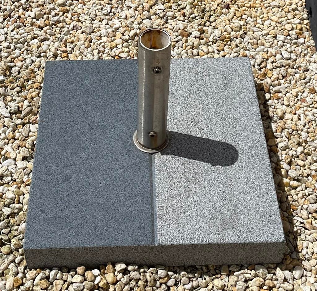 Parasolvoet in blauwe steen, Tuin en Terras