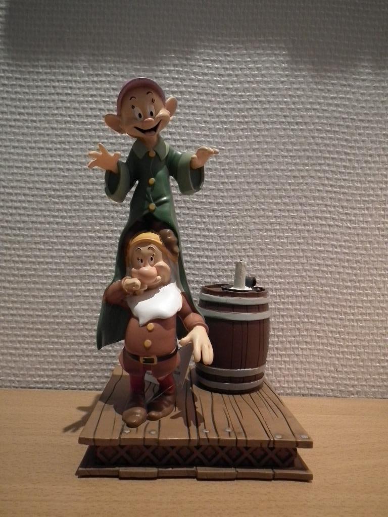 Disneyland Paris-collectie (Atchoum Simplet-figuur), Verzenden, Sneeuwwitje of Doornroosje, Nieuw, Beeldje of Figuurtje