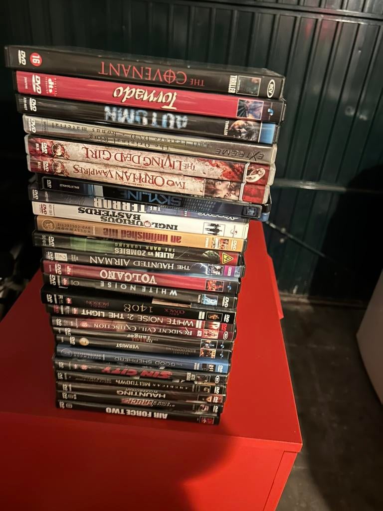 Bananendoos bombol dvd’s en enkele dvdboxen zijn originele, Cd's en Dvd's, Vanaf 16 jaar, Ophalen, Gebruikt, Overige genres