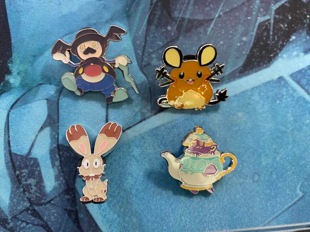 Set d'épinglettes Mad Party complet Pokemon Shining Fates, Enlèvement ou Envoi, Comme neuf